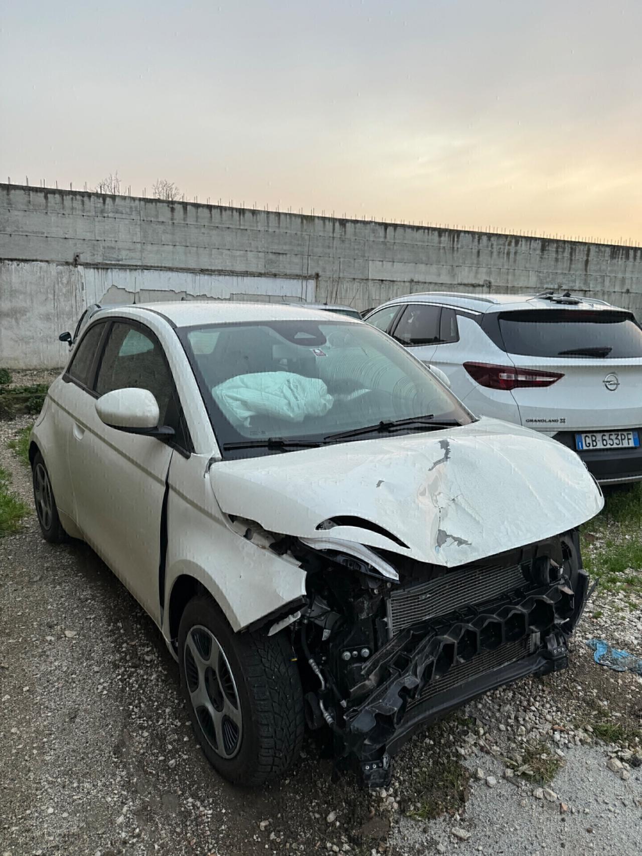 Fiat 500 500e Berlina 42 kWh La Prima