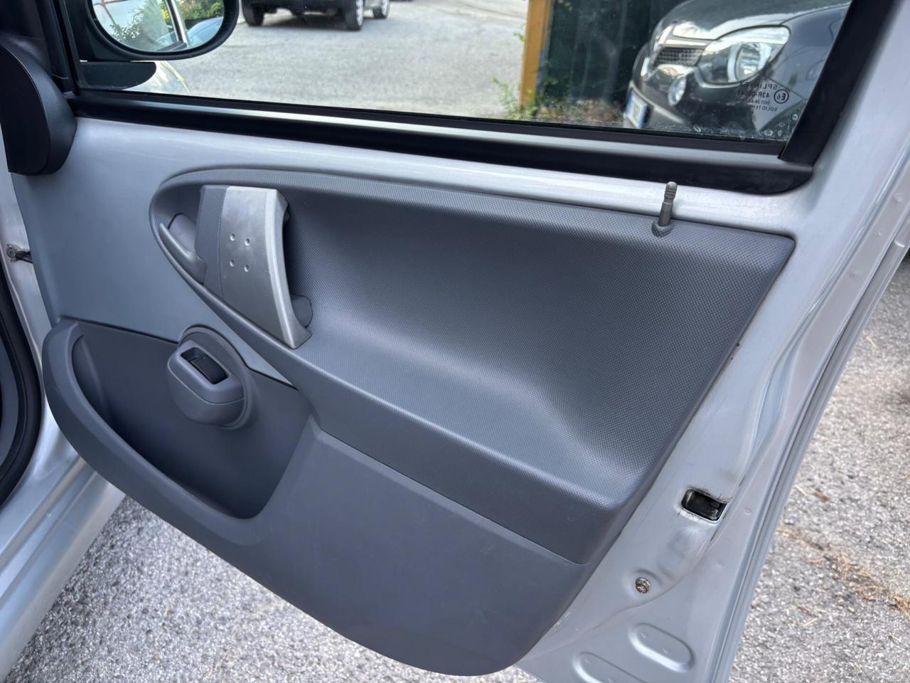 Toyota Aygo 1.4 DIESEL 5 porte Sol OK NEOPATENTATI