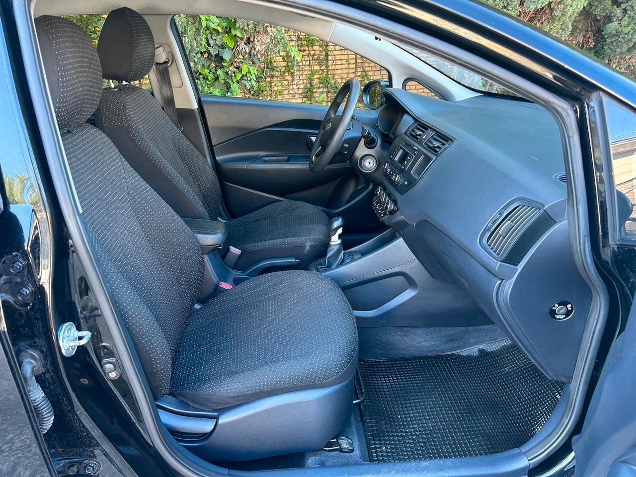 Kia Rio 1.1 CRDi WGT 5p. EX