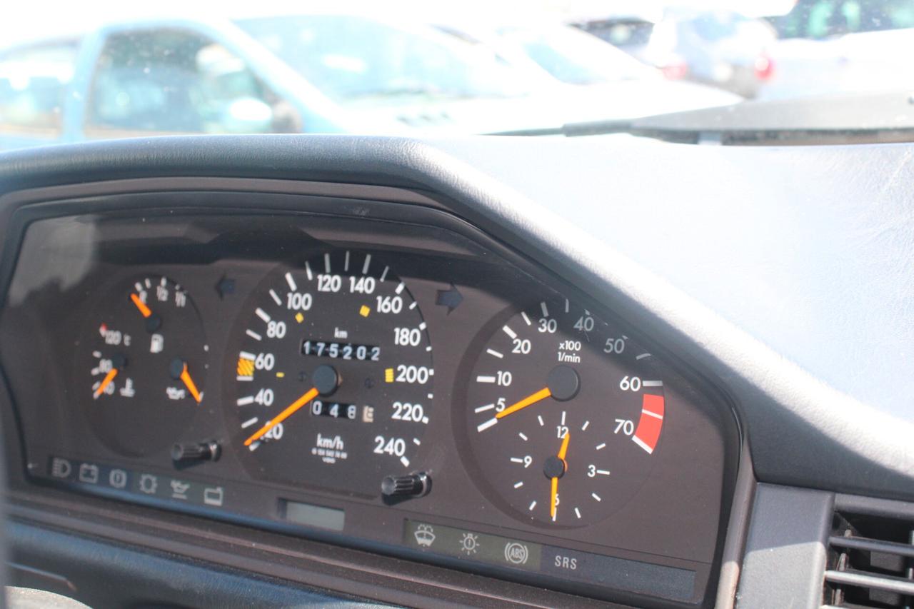 Mercedes-benz E 200 MERCEDES BENZ 124019