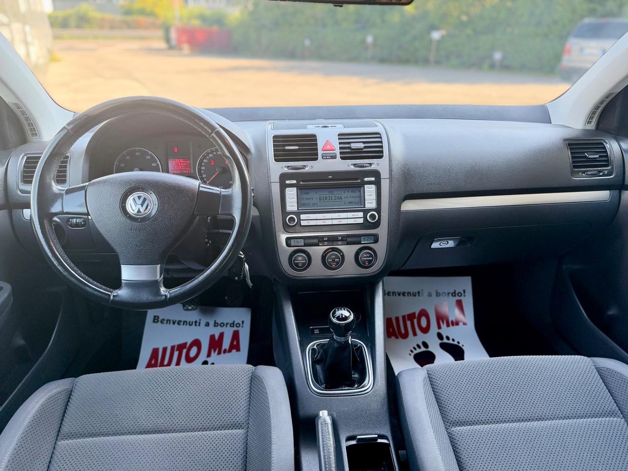 Volkswagen Golf 1,6 benzina km 120,000 ok neopatentati ! ! B
