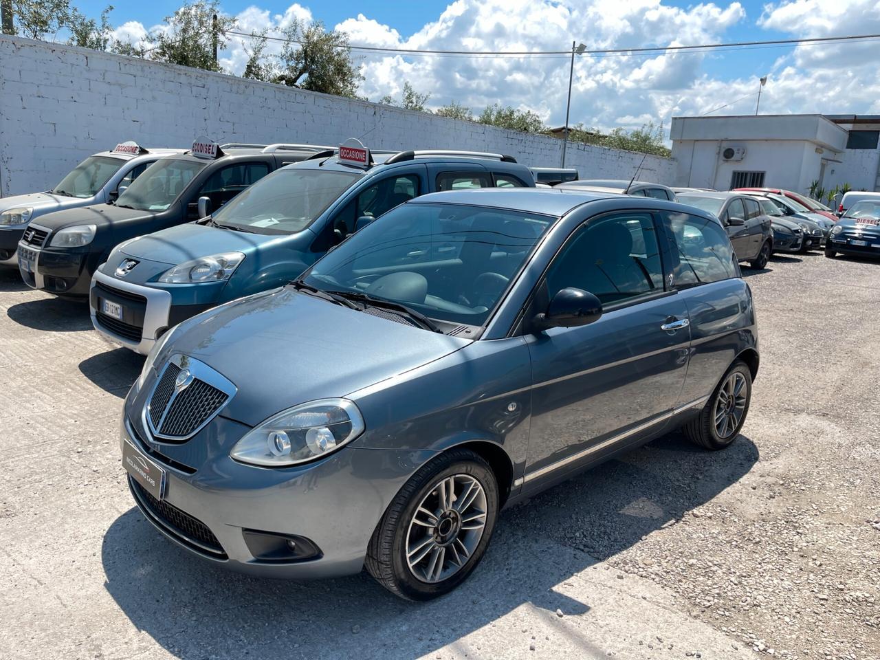 Lancia Ypsilon 1.3 MJT 75 CV Unyca