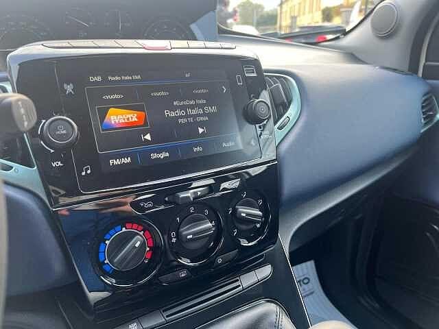 Lancia Ypsilon 1.0 FireFly 5 porte S&S Hybrid Platino