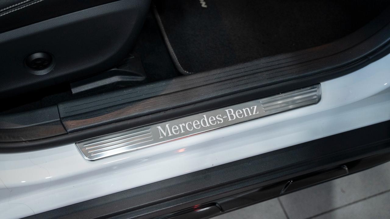 Mercedes-benz GLA 200 D NIGHT EDITION AUTO TETTO CARBONIO NAVI PELLE FULL OPTIONAL