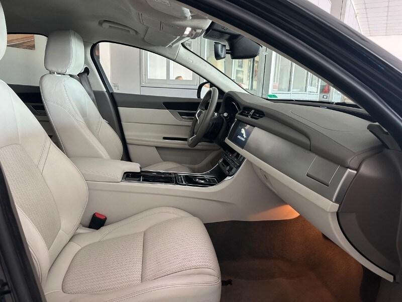 JAGUAR XF 2ª serie (X260) XF 2.0 D 240 CV AWD...