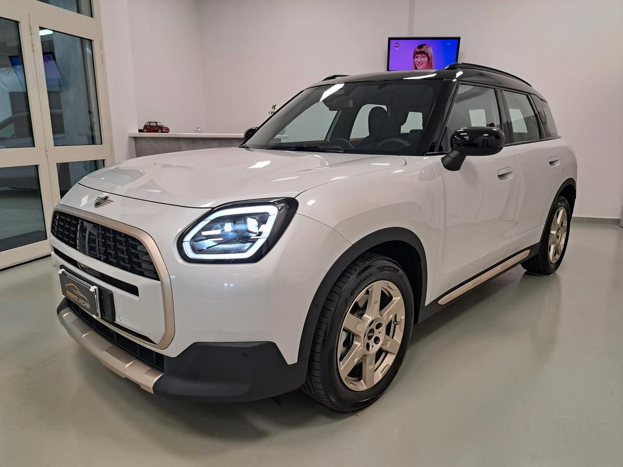 Mini Cooper Countryman U25 1.5 48V C Favoured auto hybrid 170cv