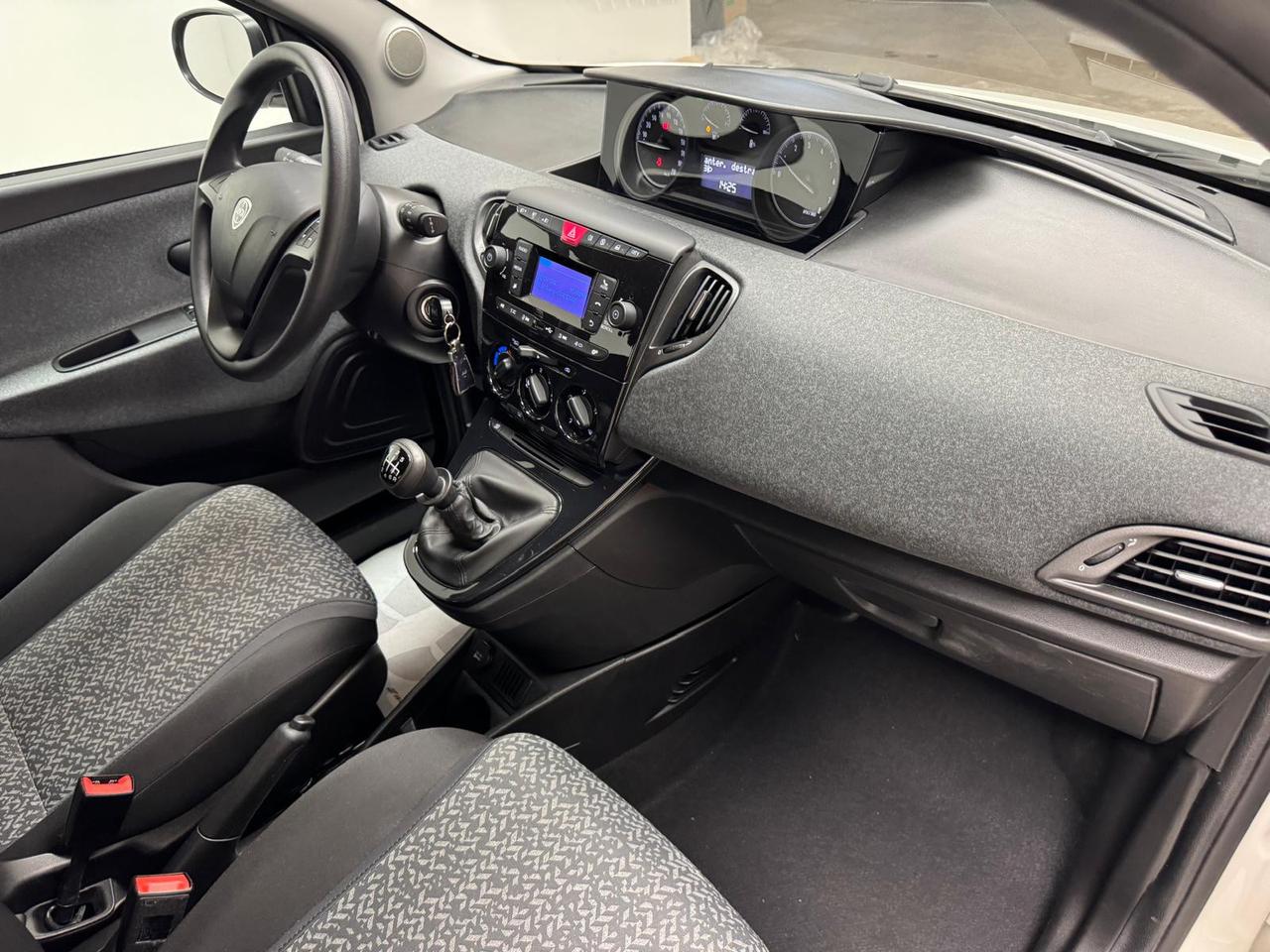 LANCIA Ypsilon III 2021 - Ypsilon 1.0 firefly hybrid Silver s&s 70c