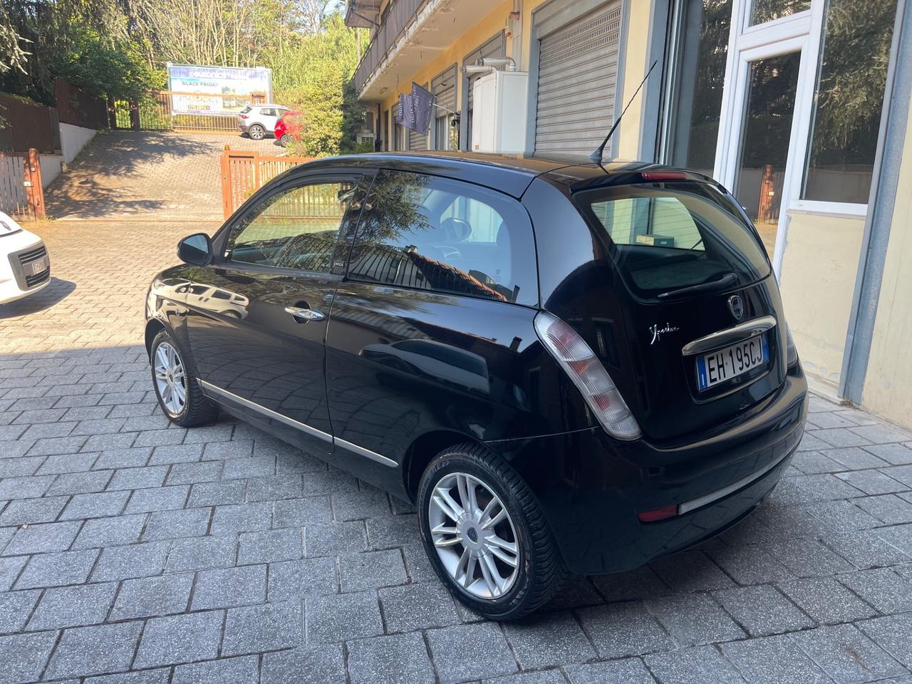 Lancia Ypsilon 1.2 69 CV Unyca
