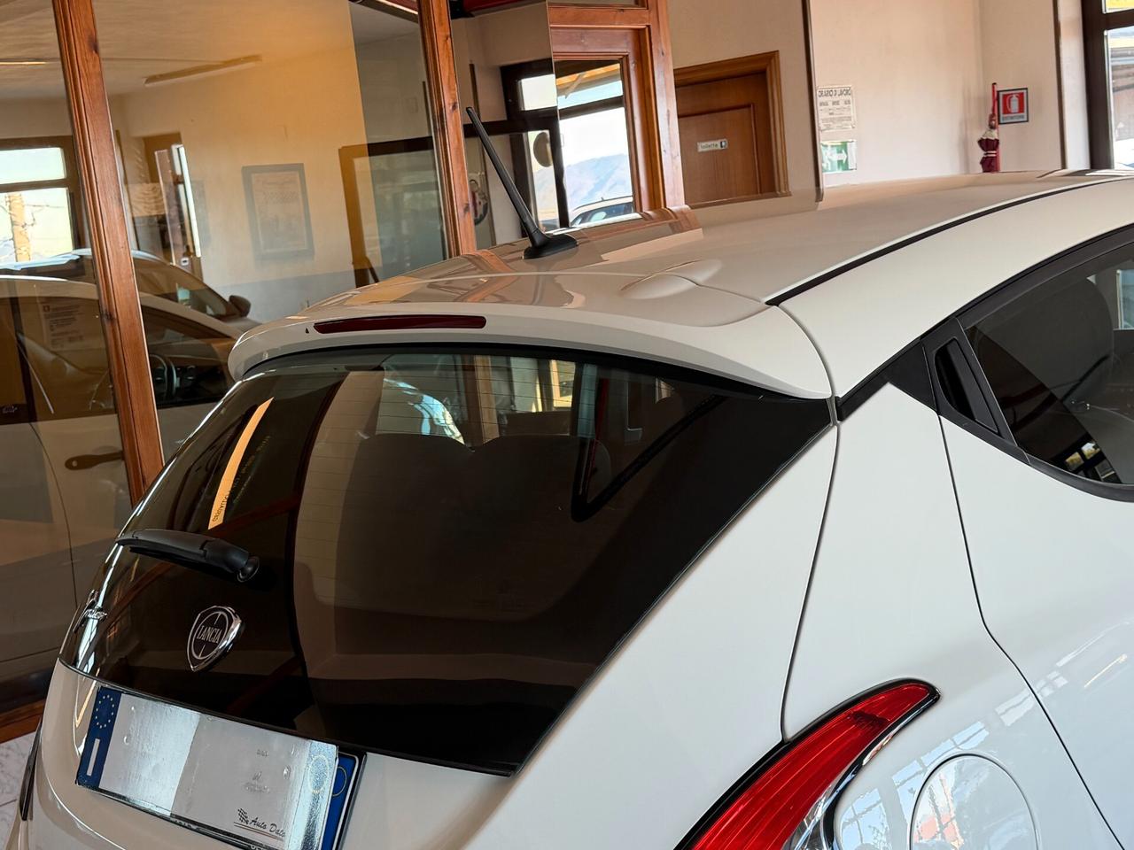 Lancia Ypsilon 1.2 69 cv. ELEFANTINO BLU