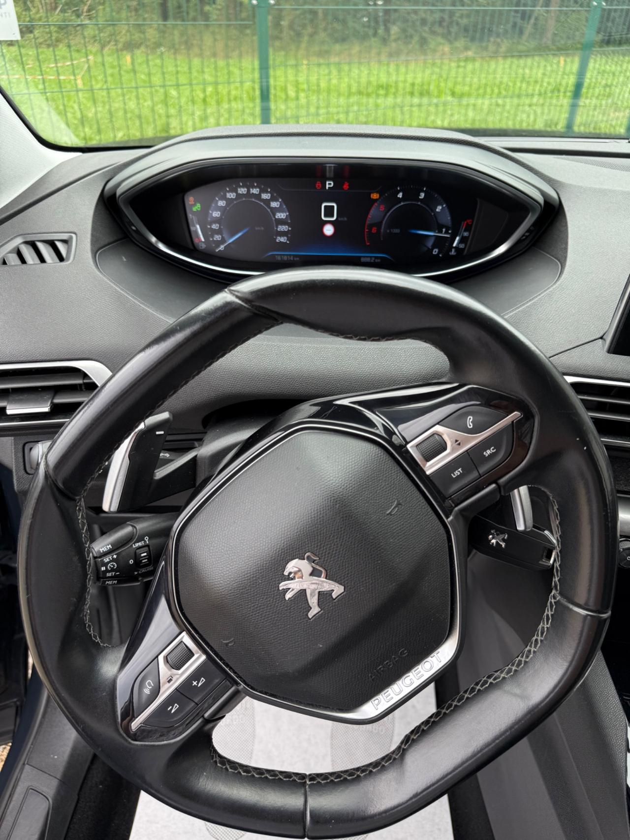 Peugeot 3008 BlueHDi 130 S&S EAT8 Allure*Automatik*Pelle*Navi