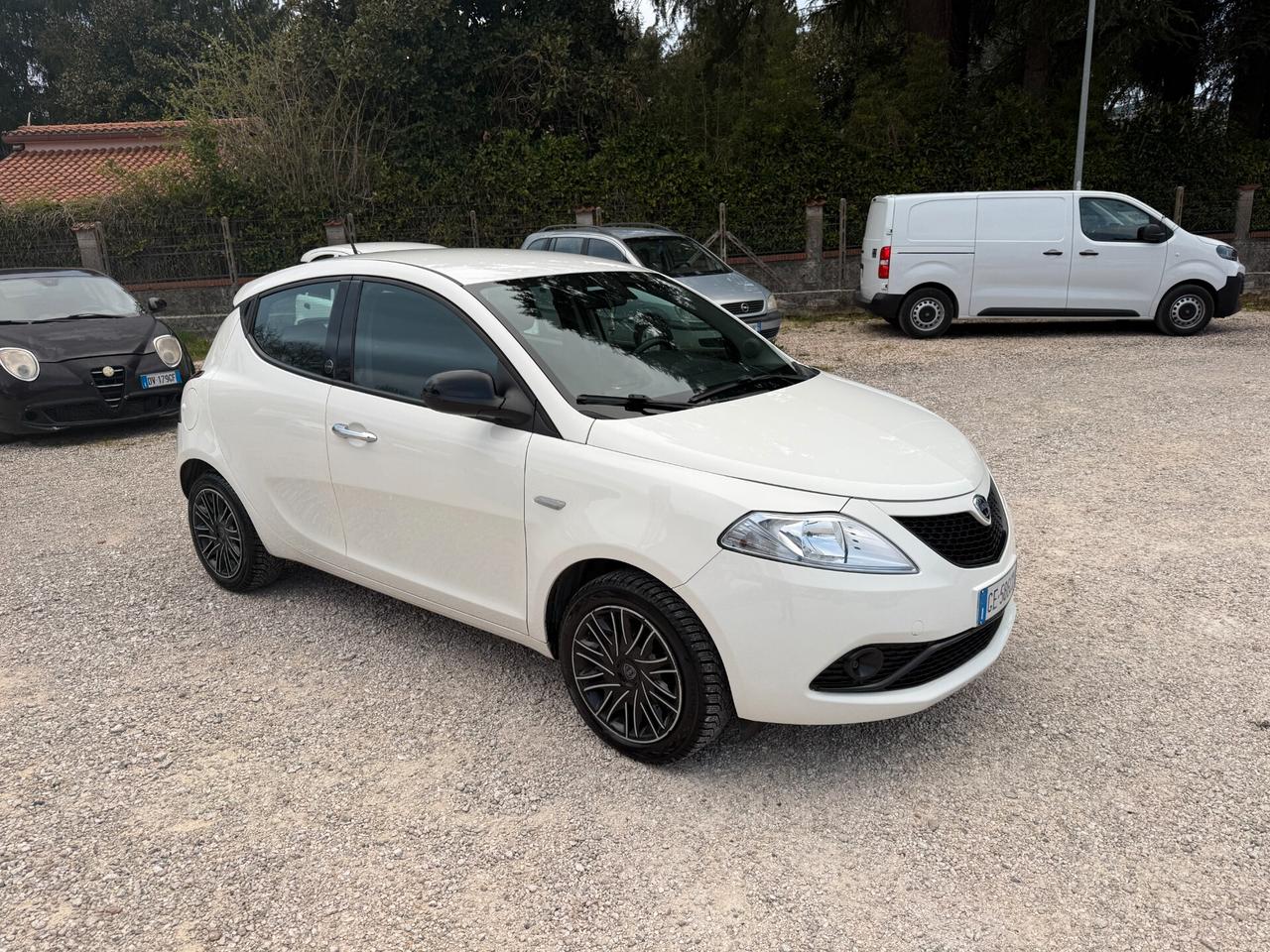 Lancia Ypsilon 1.0 FireFly Hybrid Ecochic Gold 50.000 KM