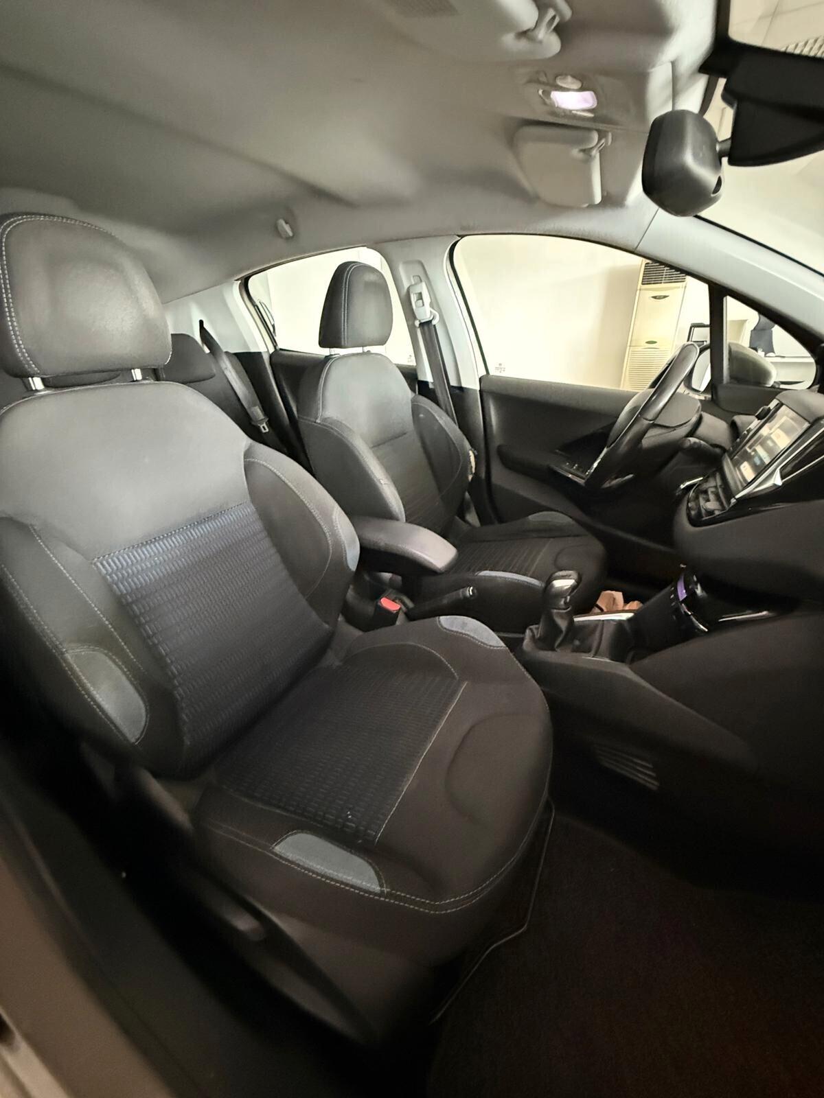 Peugeot 208 1.4 HDi 68 CV 5 porte Allure