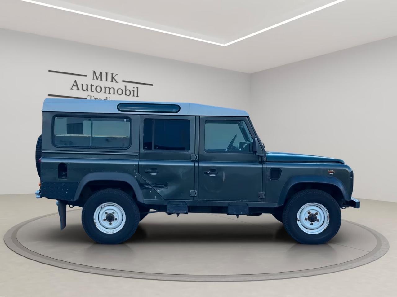 Land Rover Defender 110 TD5 Station Wagon 9 POSTI