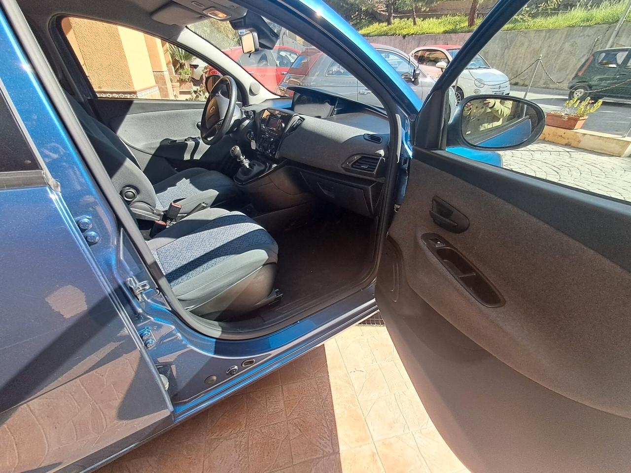 Lancia Ypsilon 1.0 FireFly 5 porte S&S Hybrid Gold