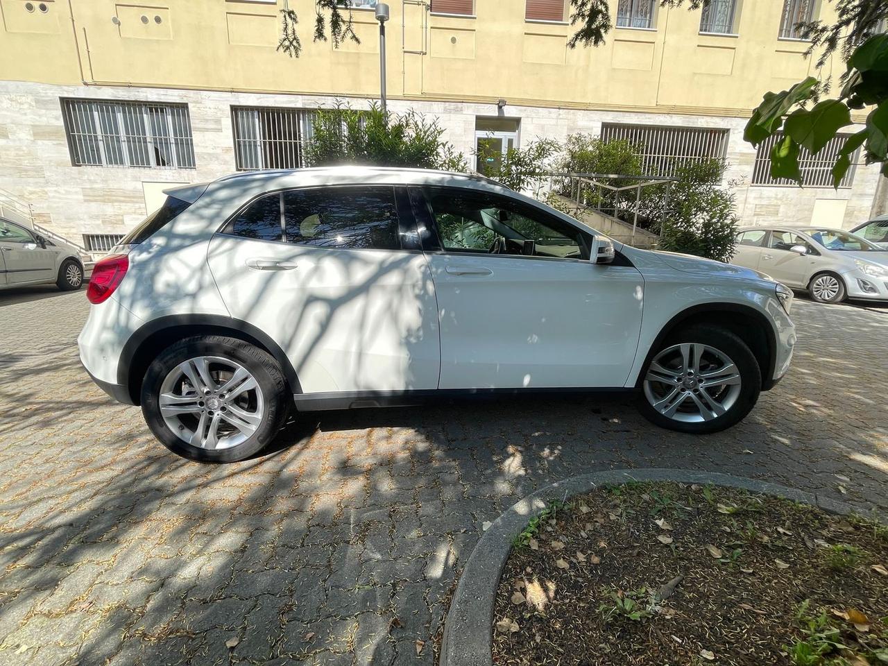 Mercedes-Benz GLA 200 200d