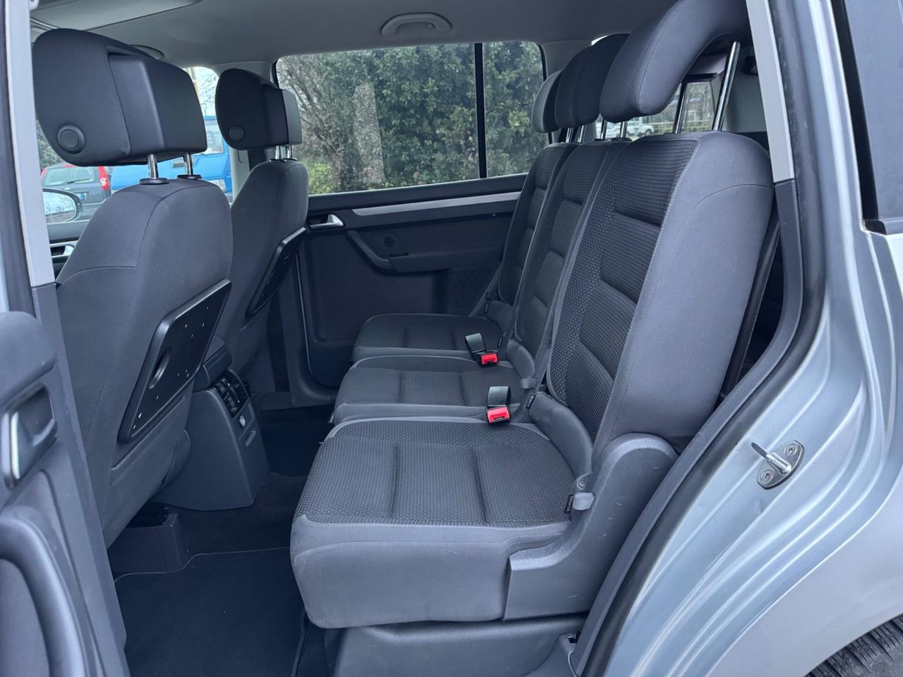 Volkswagen Touran 1.6 TDI DSG Business 7 posti 2015