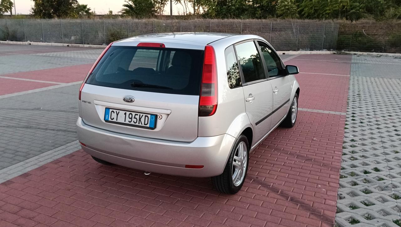 FORD FIESTA 1.2 BENZ -2005