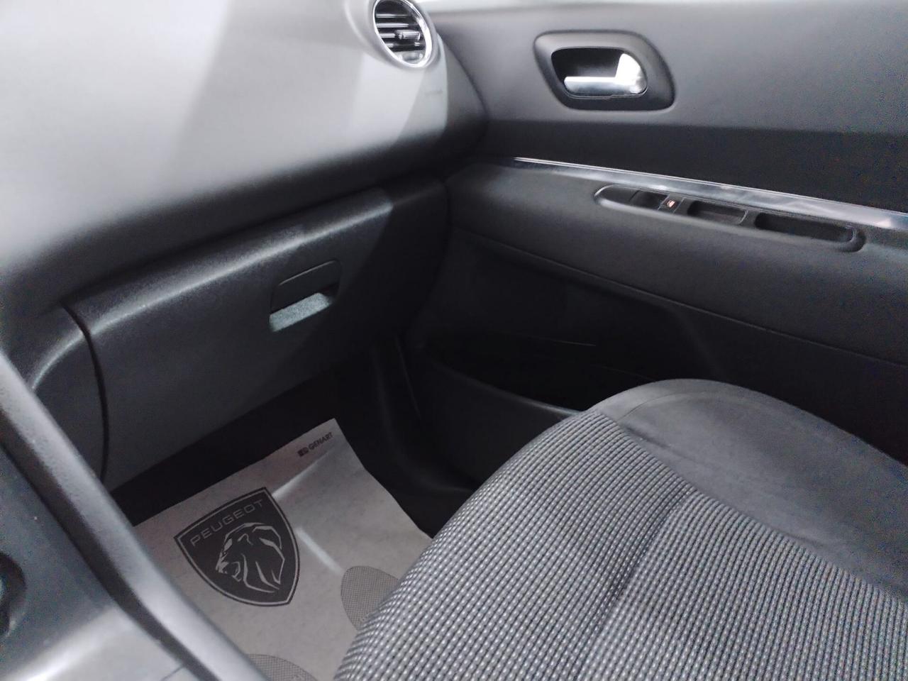Peugeot 5008 Active 1.6 HDI 115cv 7 Posti