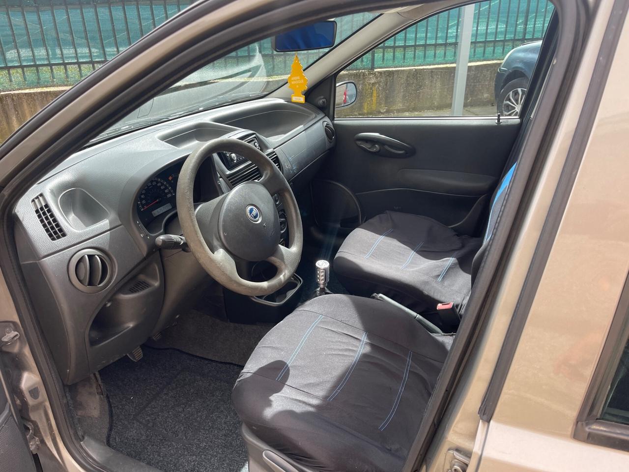 Fiat Punto 1.2i benzina euro4 neopatentati