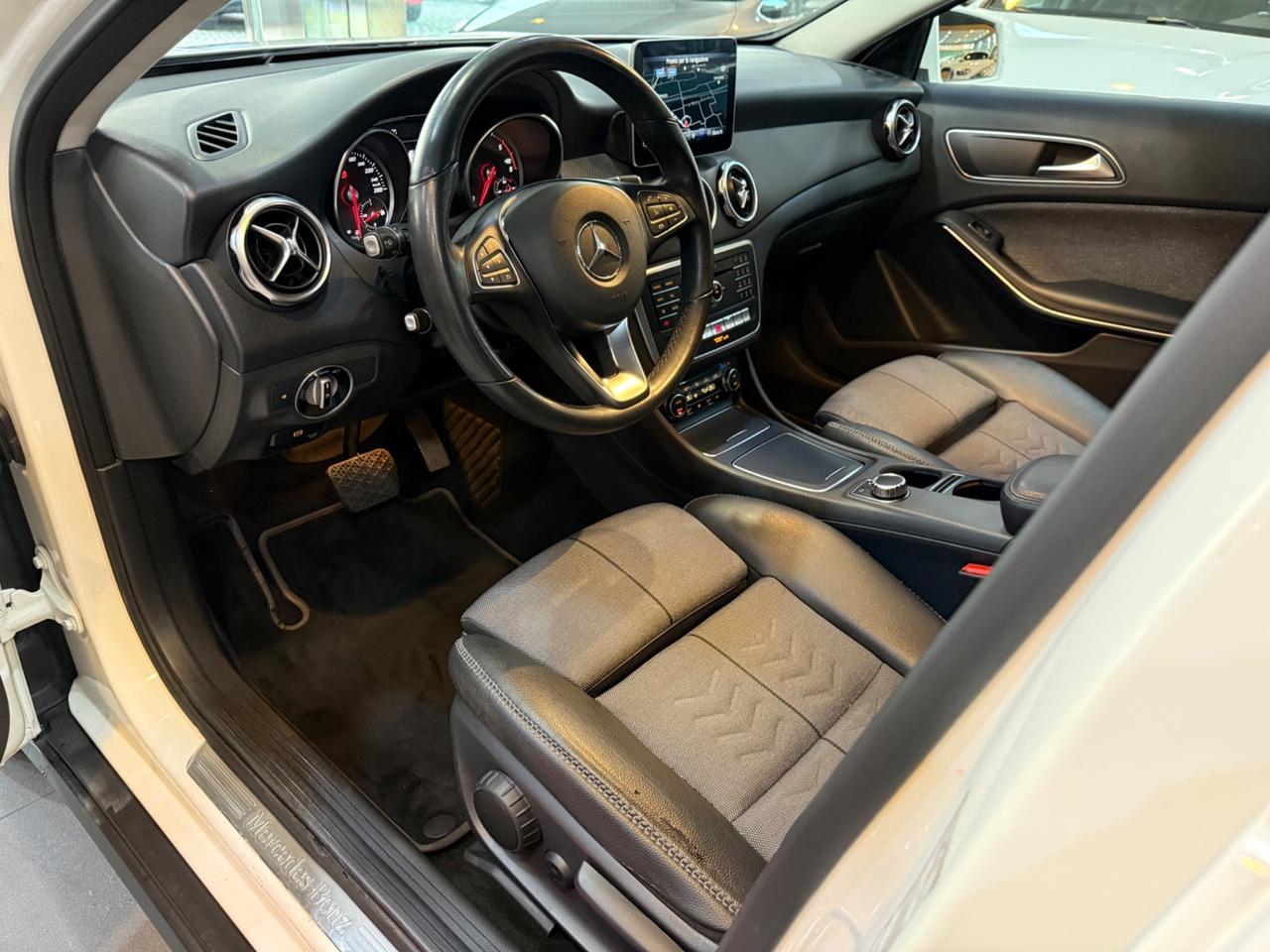 Mercedes-benz GLA 200 d Sport auto !!