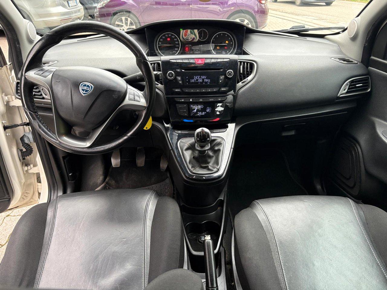 Lancia Ypsilon 5 Porte Ypsilon 1.2 8v Silver 69cv OK NEOPATENTATO