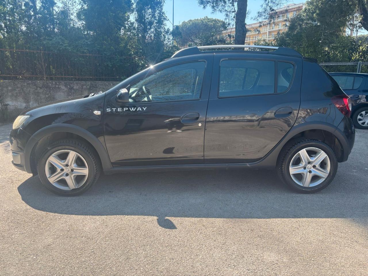 DACIA SANDERO STEPWAY 1.5 DCI Laureate - 2014