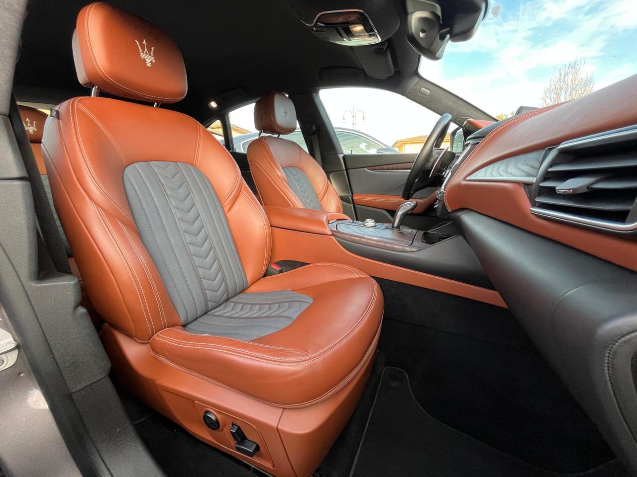 MASERATI LEVANTE 250cv AWD GRANLUSSO