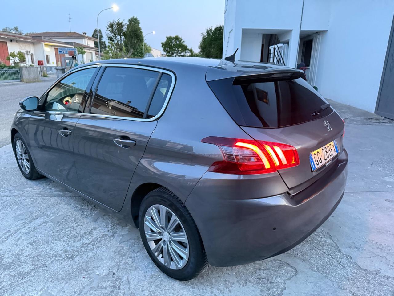 Peugeot 308 1.2 Turbo Benzina POCHI KM 2021 NEOPAT