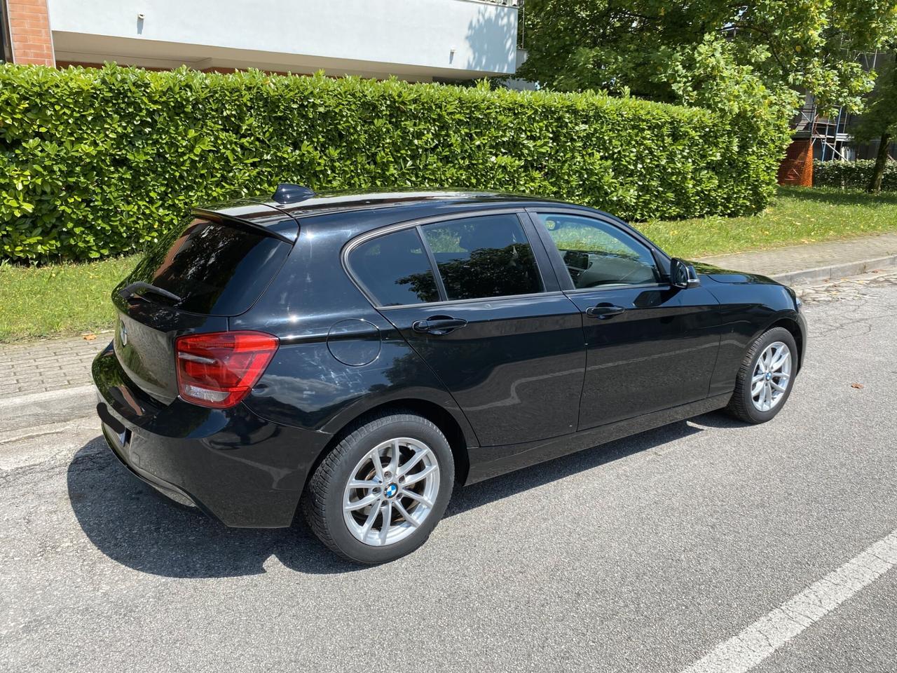 Bmw 116 116d 5p. Unique