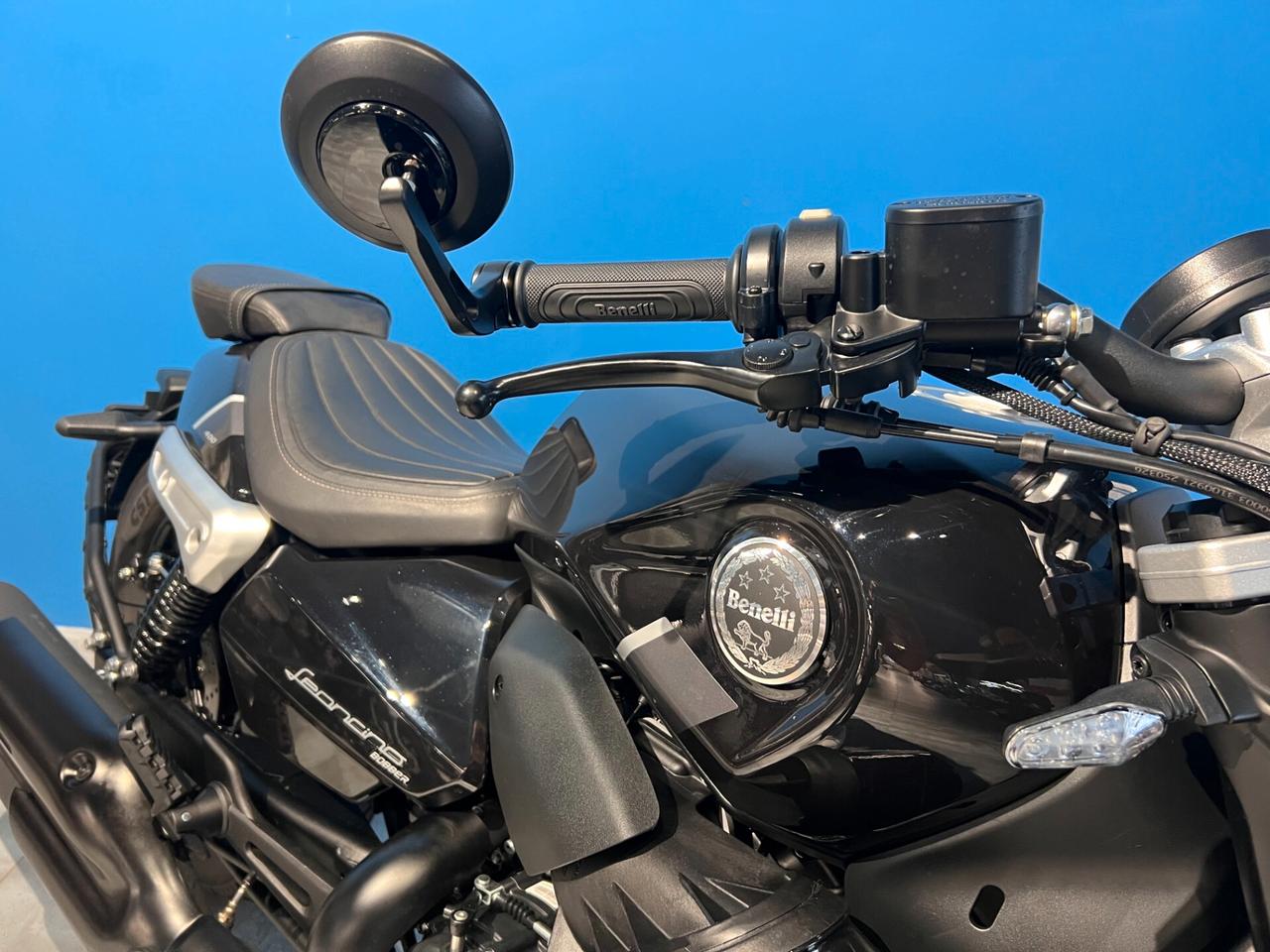 Benelli Leoncino 400 Bobber