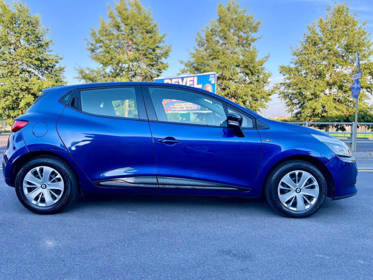 Renault Clio TCe 12V 90 CV 5 porte Moschino Intens
