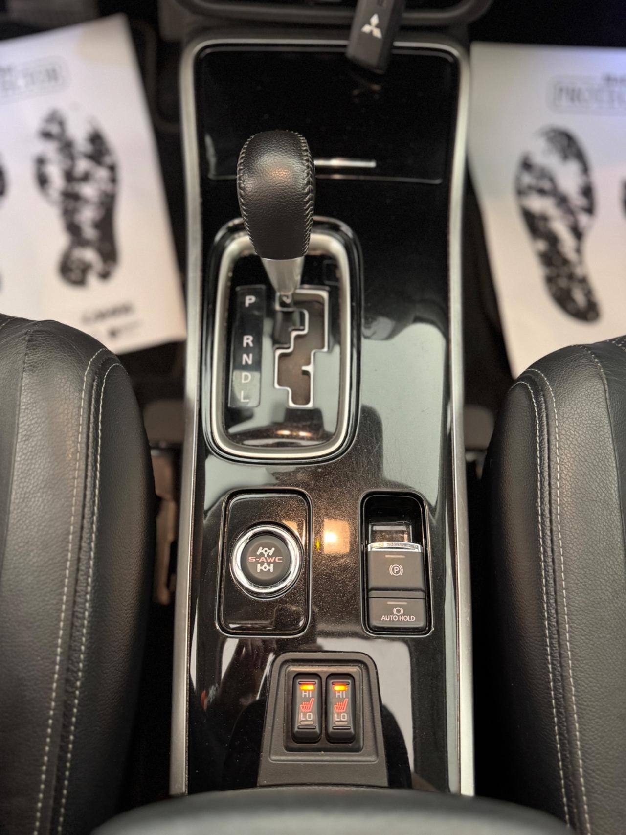 Mitsubishi Outlander 2.2 DI-D 4WD Instyle Plus SDA 7 posti