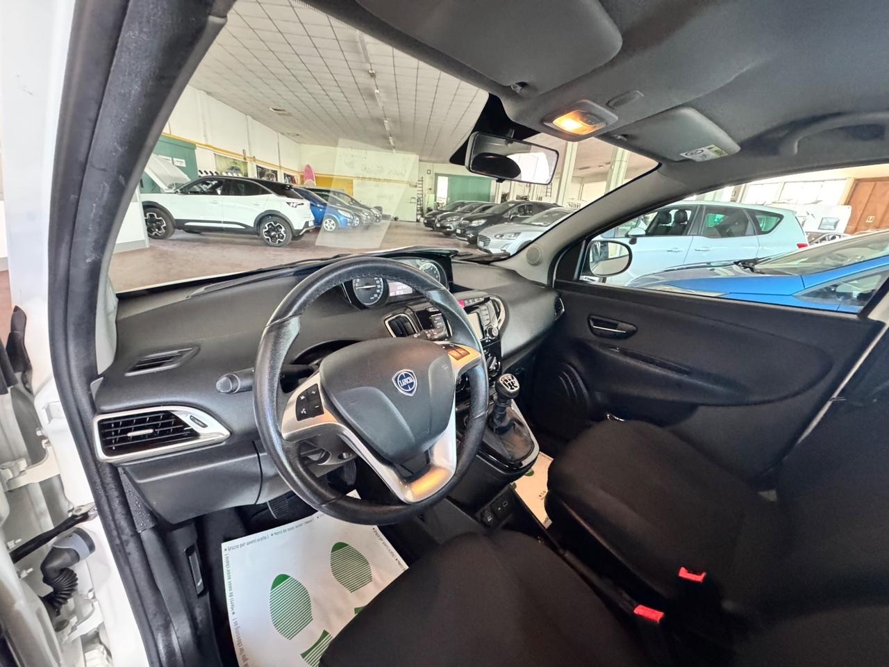 Lancia Ypsilon 1.0 FireFly 5 porte S&S Hybrid Ecochic Gold