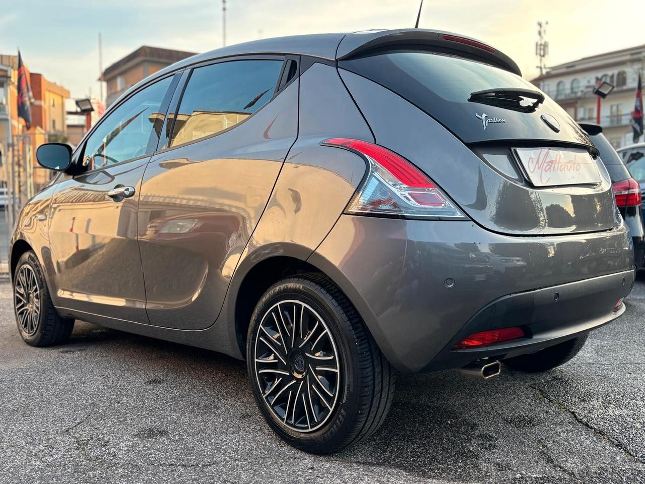 Lancia Ypsilon 1.0 FireFly 5 porte S&S Hybrid Gold Plus