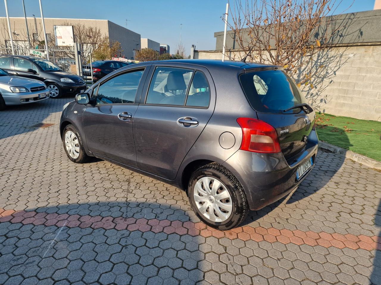 Toyota Yaris 1.3 5 porte cambio automatico