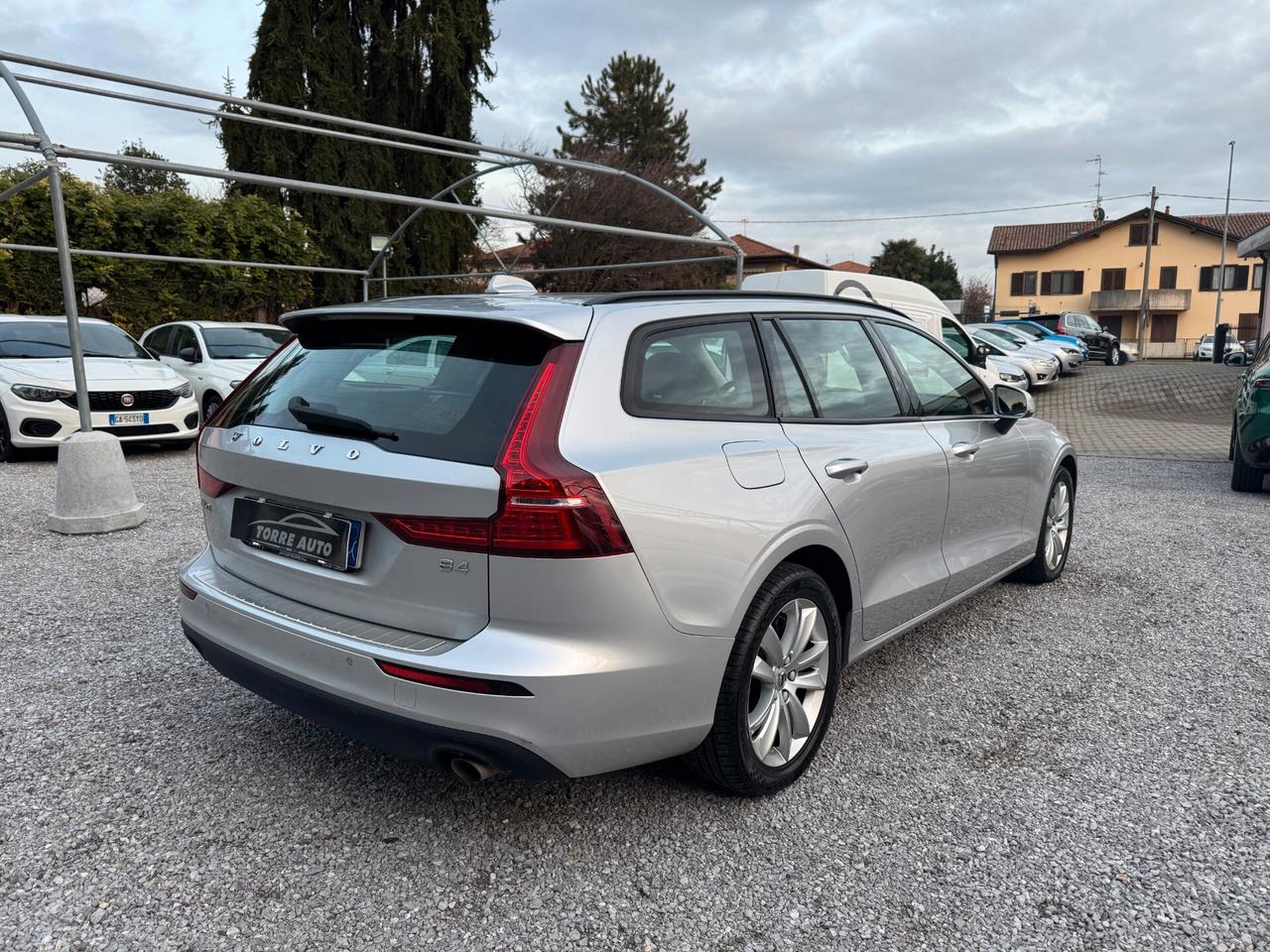 Volvo V60 B4 (d) Geartronic Momentum Business