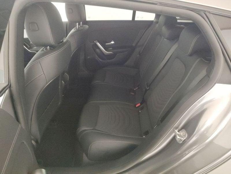 Mercedes-Benz CLA Shooting Brake 180 d Progressive Advanced Plus auto