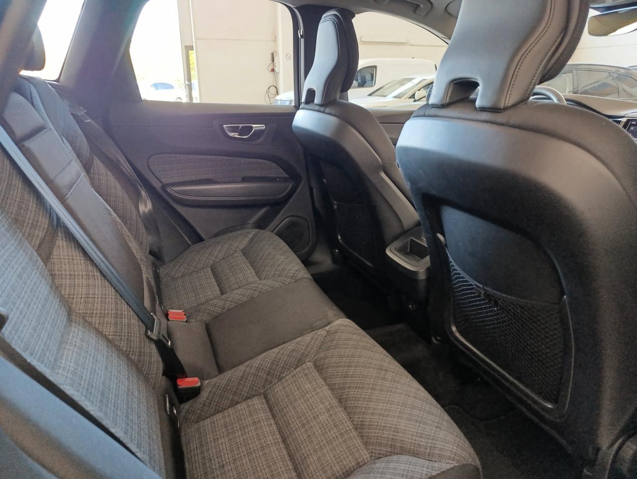 Volvo XC60 2.0 b4 Core awd auto