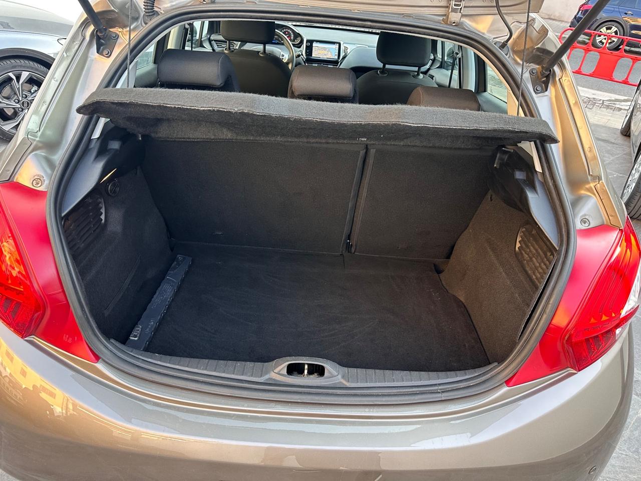 Peugeot 208 1.4 HDi 68 CV 5 porte Active