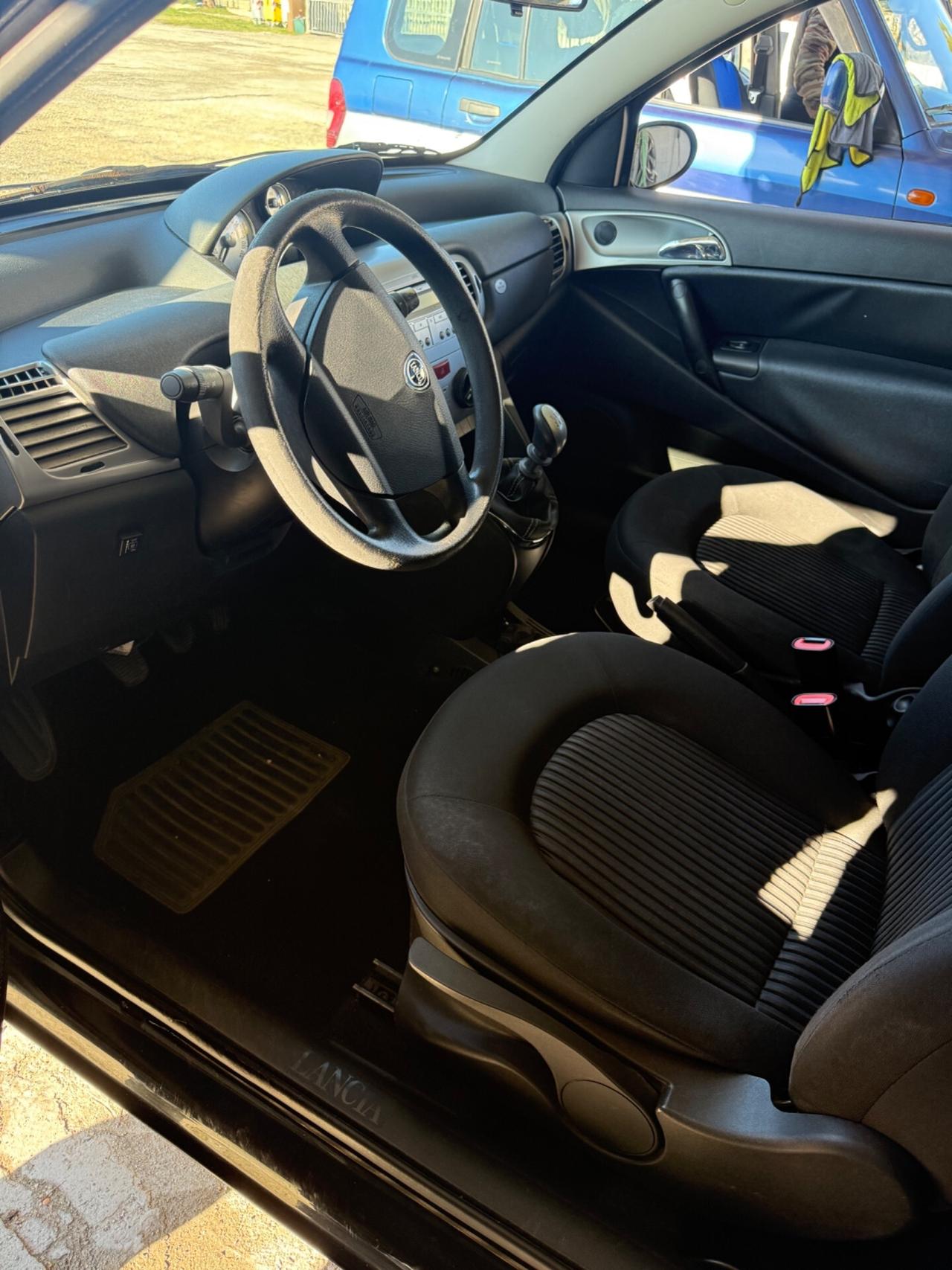 Ypsilon ecochic 1.4 benzina GPL neopatentati