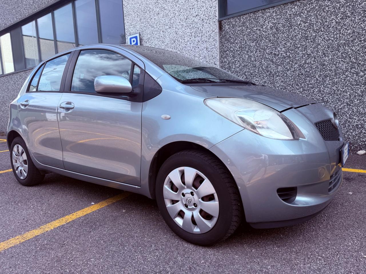 Toyota Yaris 1.0 5 porte Navi*Neopatentati*Solo 137000km*