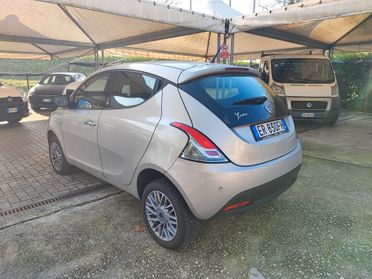Lancia Ypsilon con 26 Euro 450 km