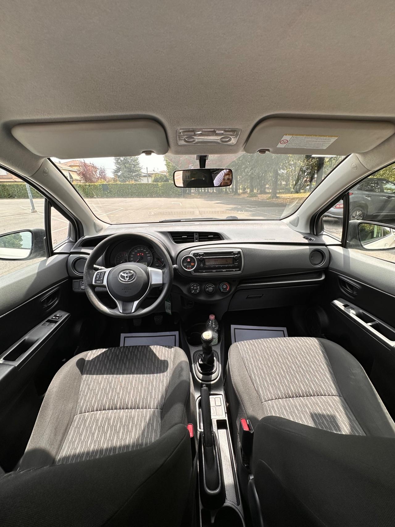 Toyota Yaris 1.0 5P Lounge
