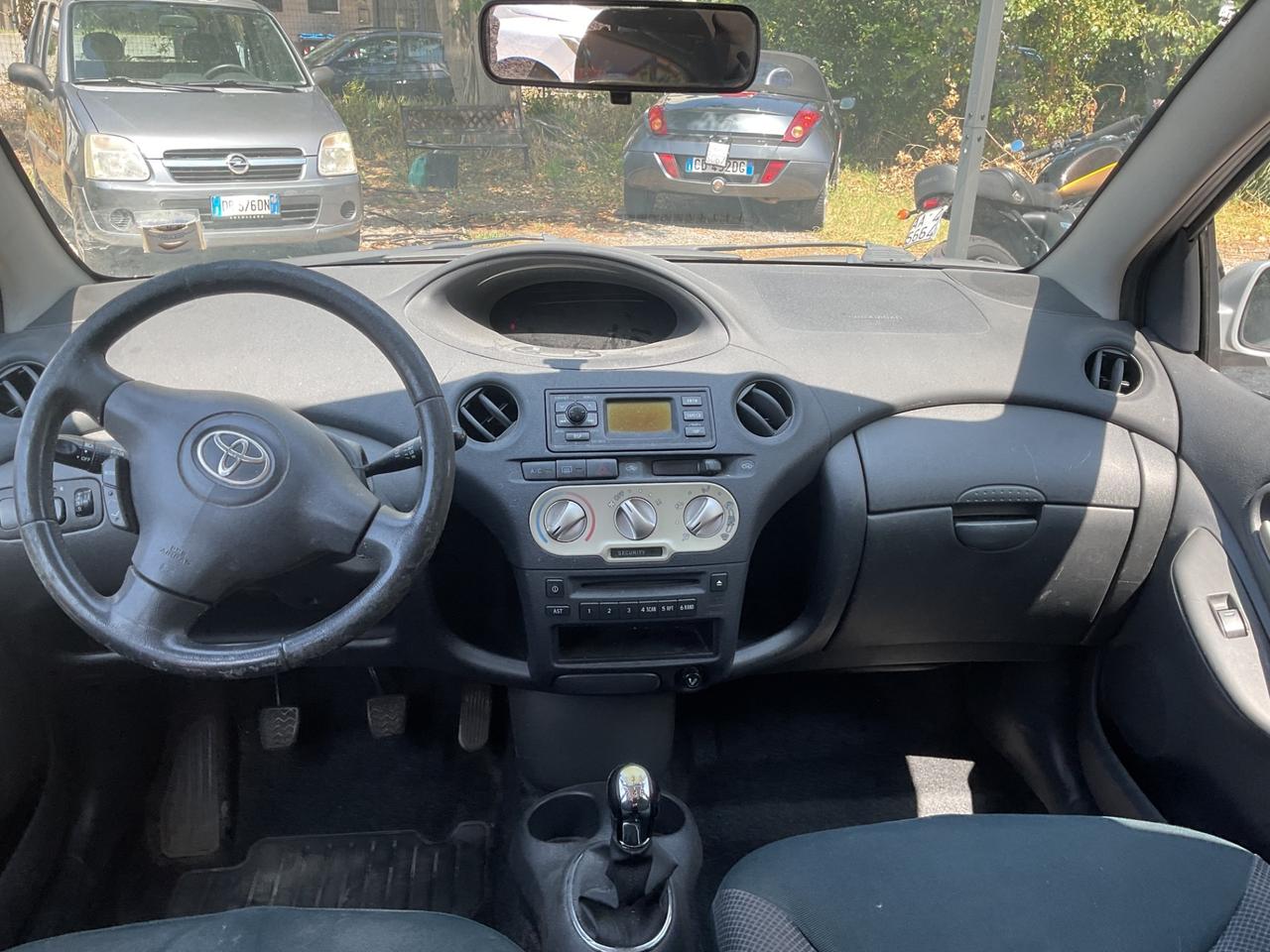 Toyota Yaris 1.0i 16V cat 5 porte Sol