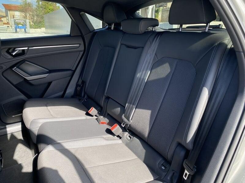 Audi Q3 SPB S Line interno ed esterno 2.0 TDI 150CV S-Tronic 35