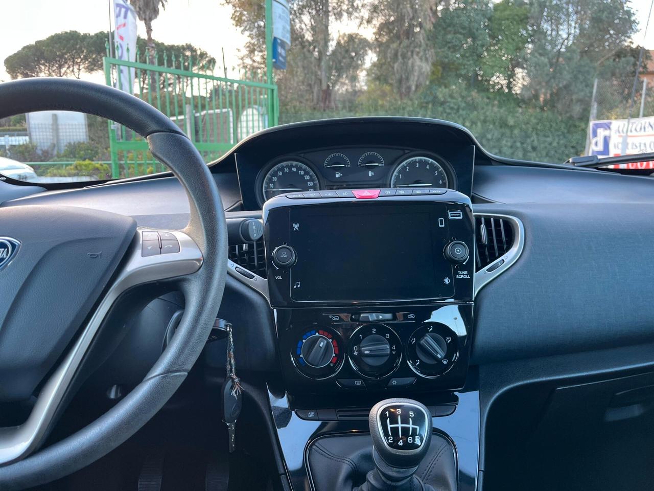 Lancia Ypsilon 1.0 FireFly 5 porte S&S Hybrid Gold