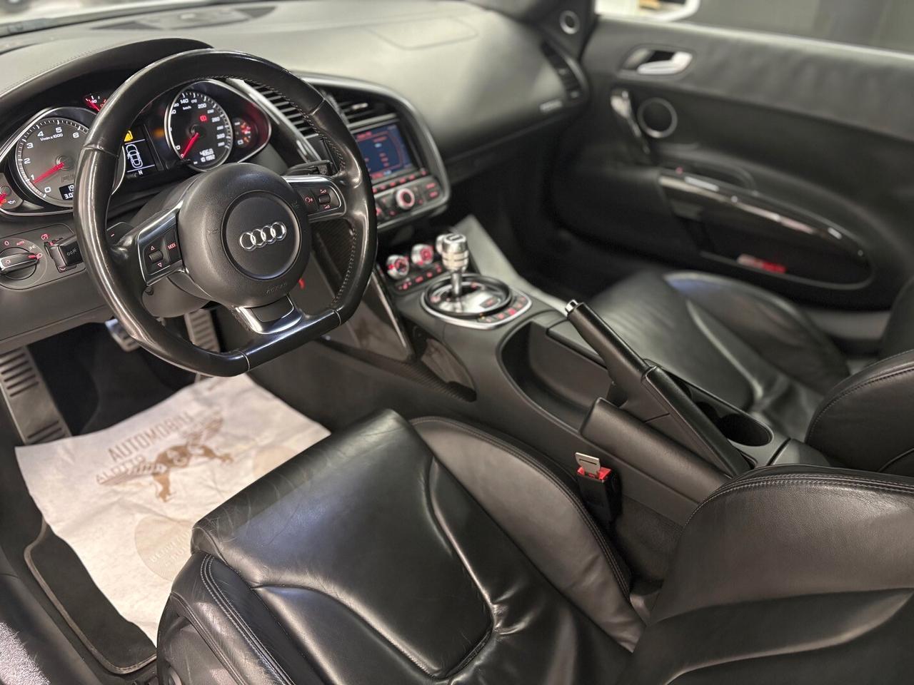 Audi R8 4.2 V8 FSI quattro R tronic