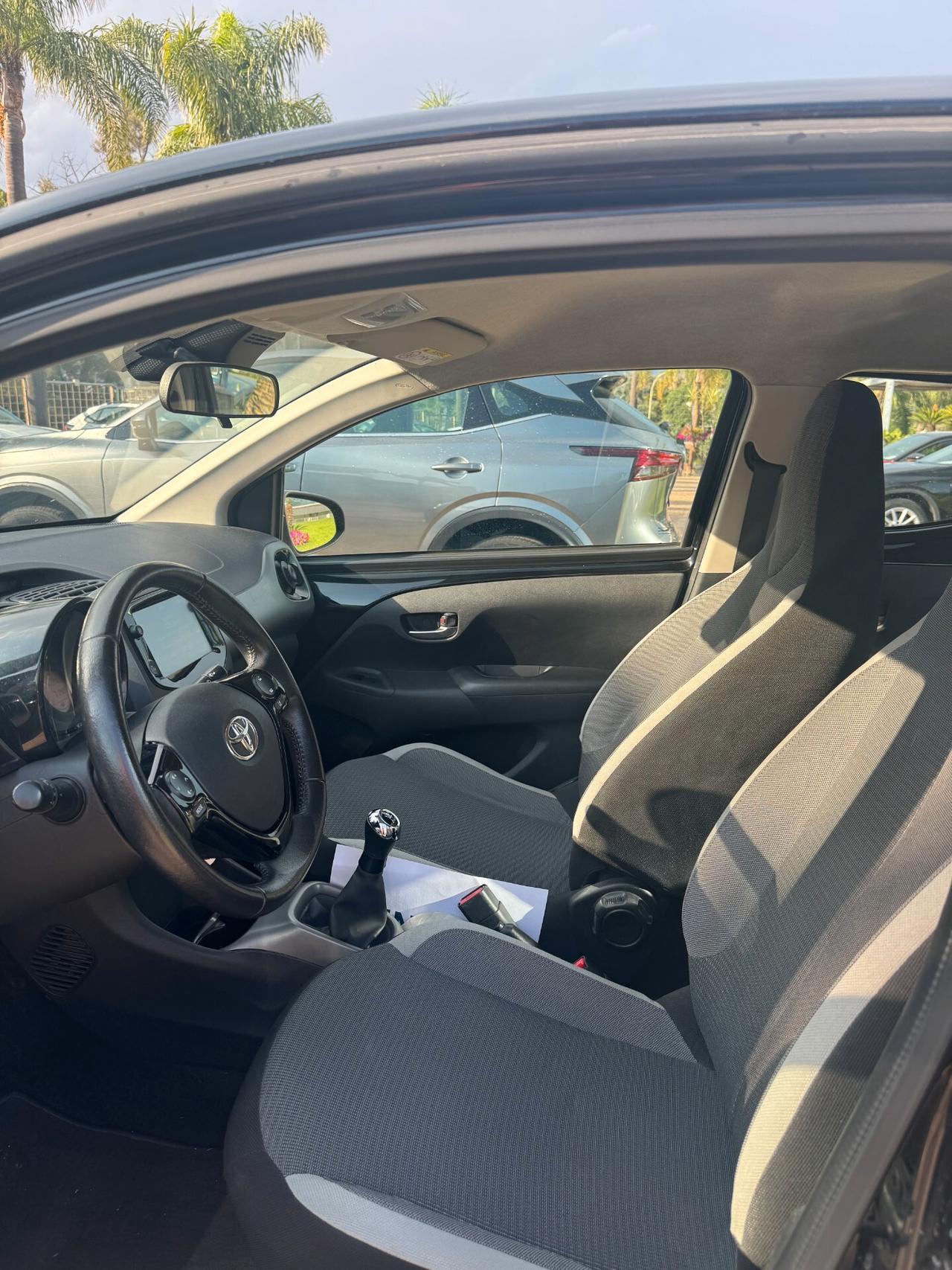 Toyota Aygo Connect 1.0 VVT-i 72 CV 5 porte x-clusiv