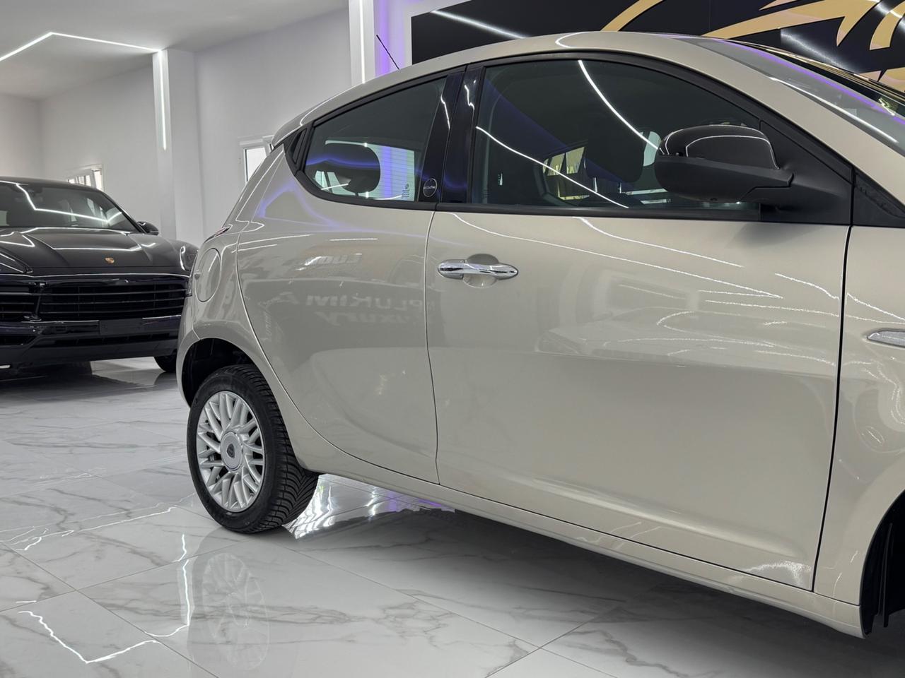 Lancia Ypsilon 0.9 TwinAir 85 CV Metano Ecochic Gold