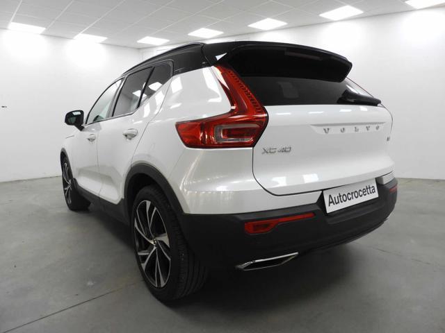 VOLVO XC40 T4